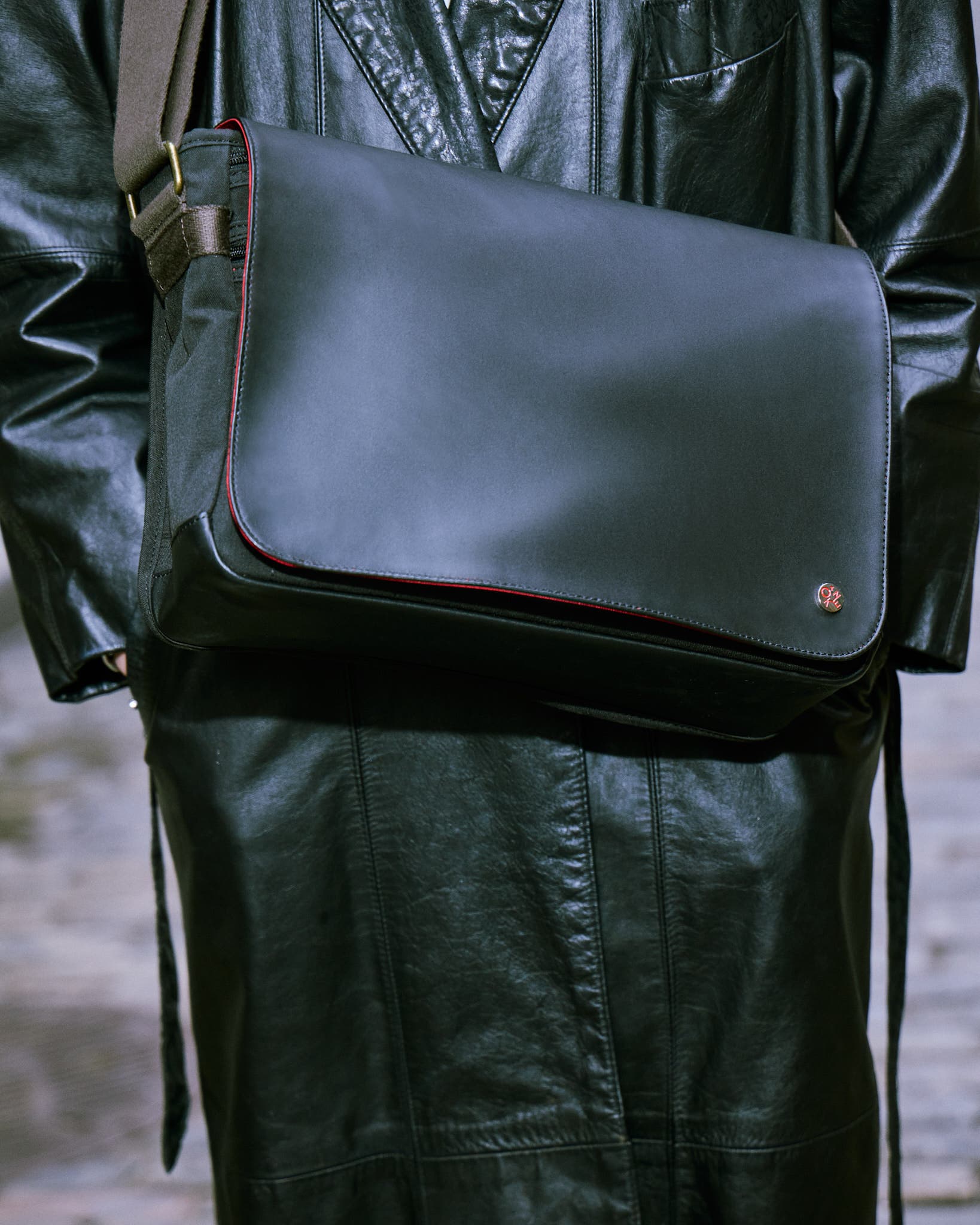 Waxed Nylon Sheridan Messenger Bag, Alternate, color, Black