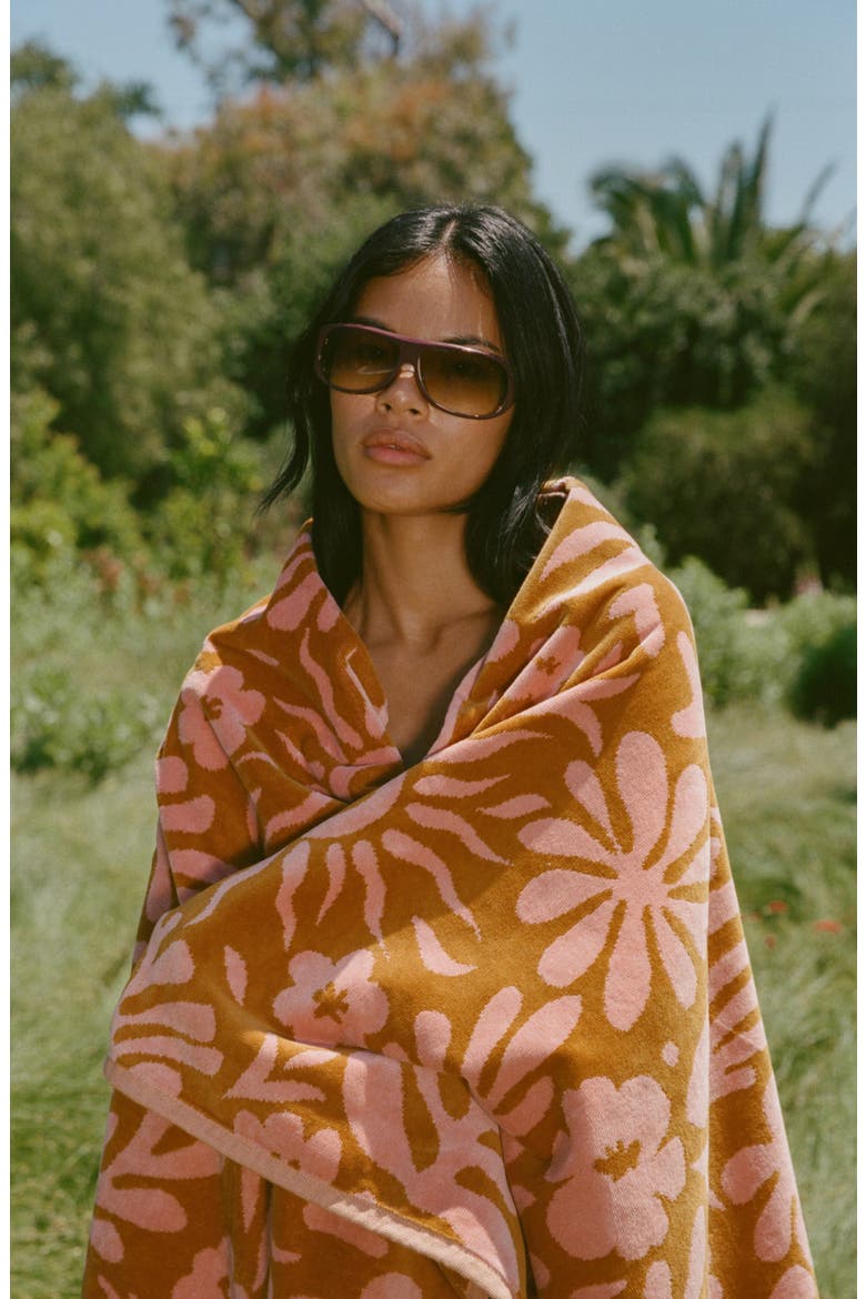 Sunny Beach Towel, Alternate, color, RETRO