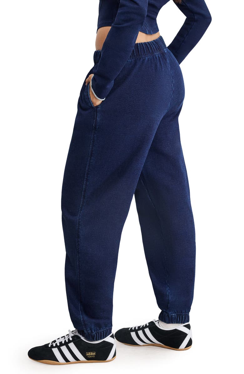Good American Jeanius Boyfriend Joggers, Alternate, color, Indigo1029