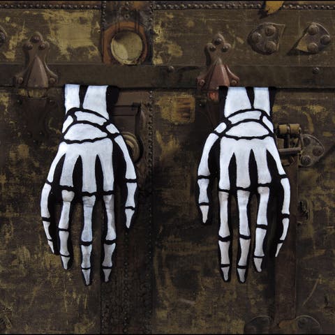 Skeleton Hand Halloween Figure A/2