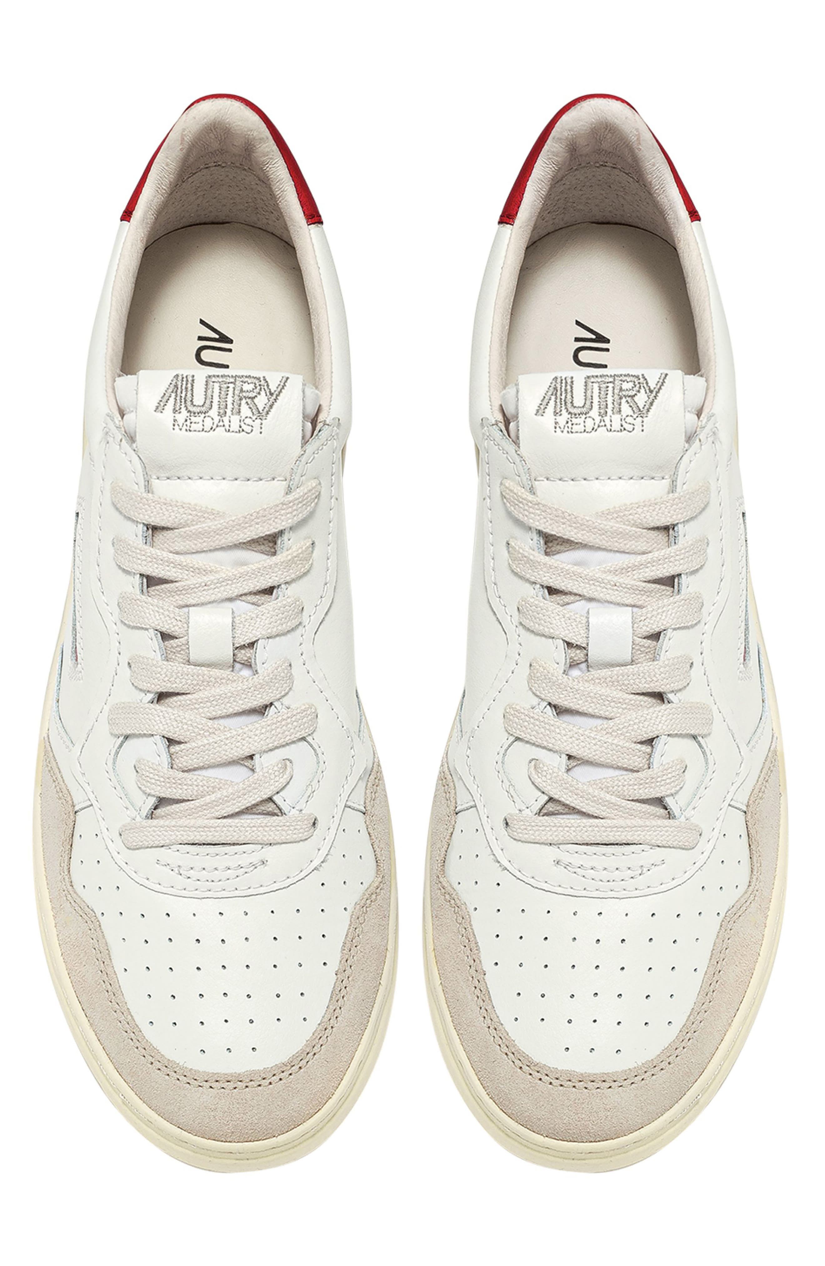 AUTRY Medalist Low Sneaker, Alternate, color, Red