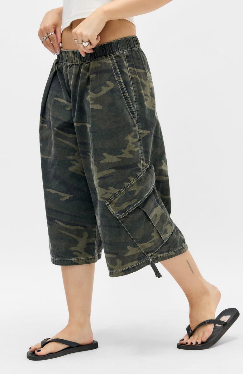 BDG Urban Outfitters Dallas Camo Crop Wide Leg Pants, Alternate, color, Green Camo