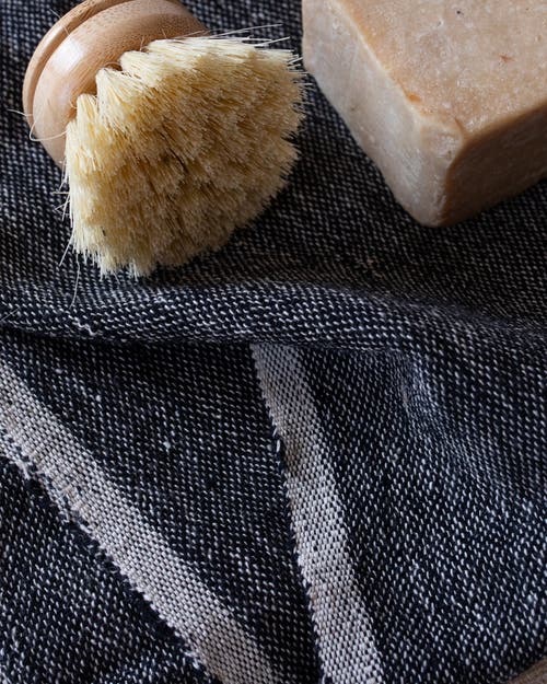 Kd Weave Hand Towel In Black