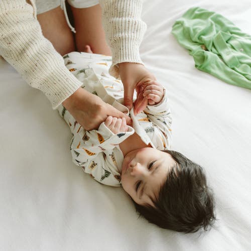 Goumikids Goumi 24 Hour Convertible Sleeper Baby Gown In Cloud
