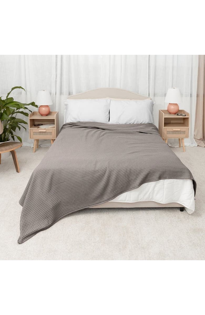 Comfy Cubs Adult Waffle Blanket, Alternate, color, Charcoal