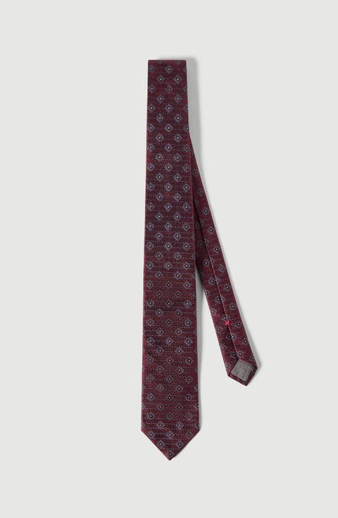 Silk tie with geometric pattern