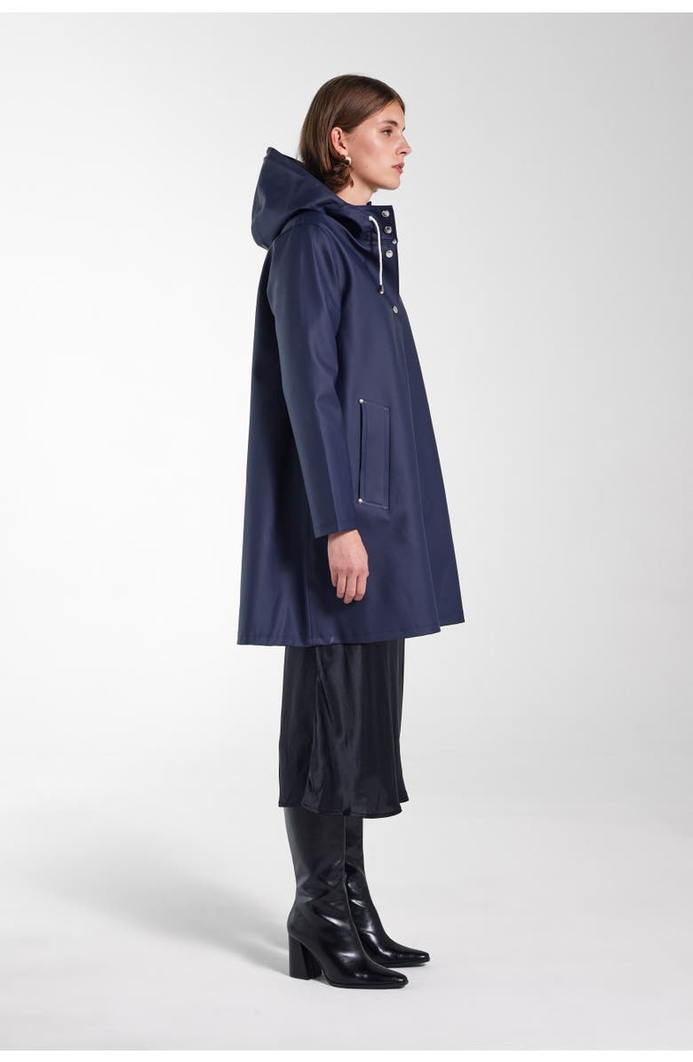 Stutterheim Mosebacke Hooded Long Sleeve Raincoat, Alternate, color, Navy
