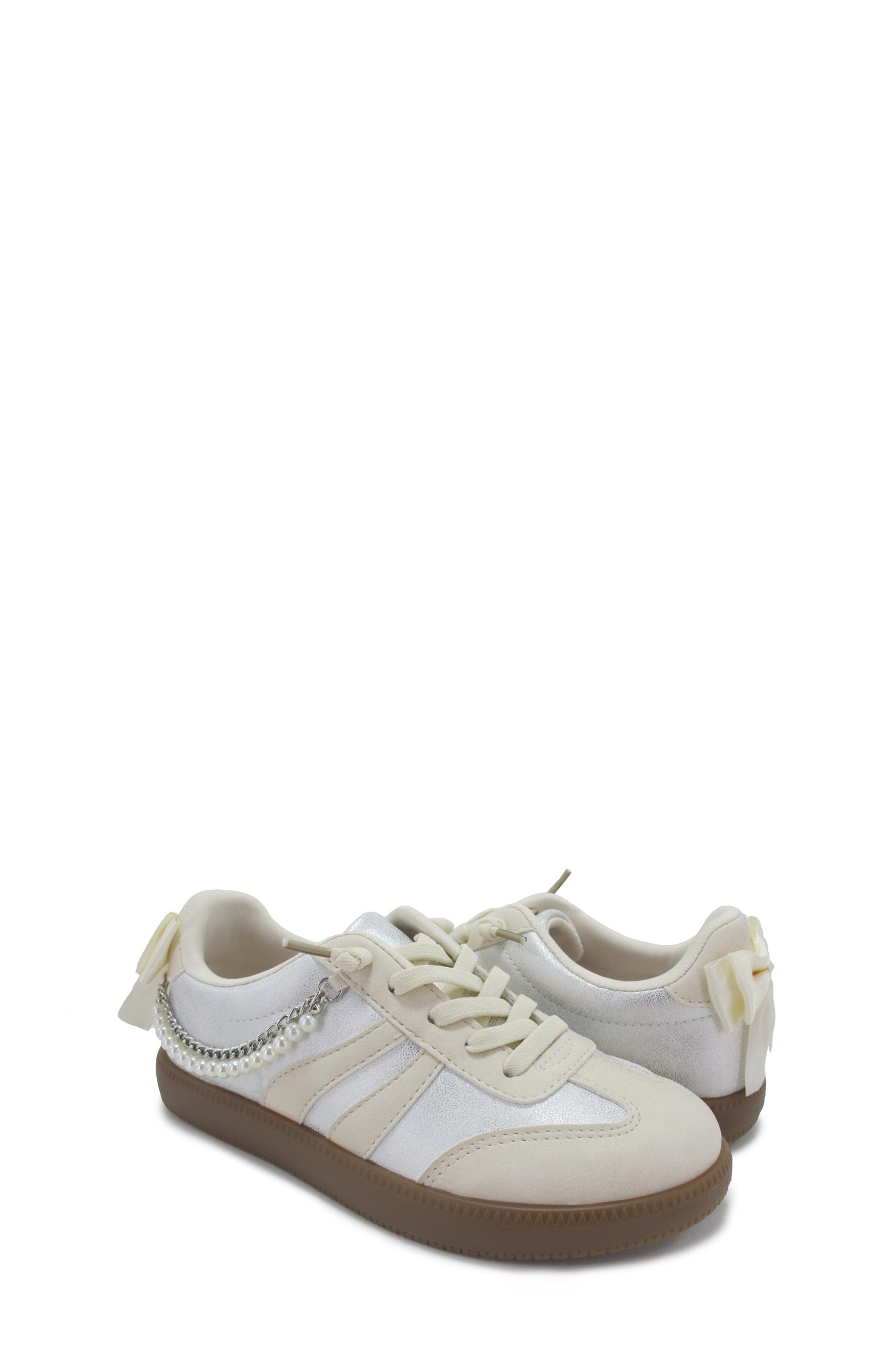 JELLYPOP Kids' Hollie Charm Low Top Sneaker, Alternate, color, Silver / White