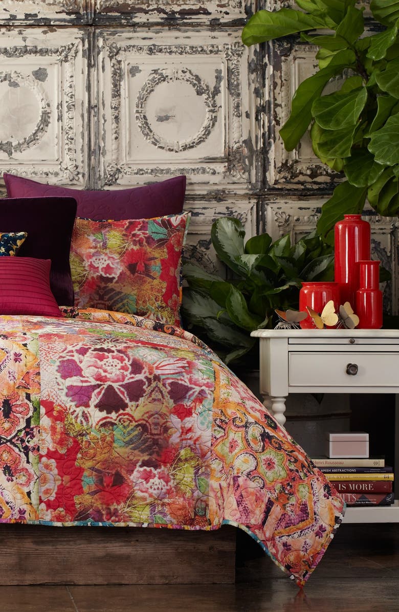 POETIC WANDERLUST Tracy Porter<sup>®</sup> For Poetic Wanderlust<sup>®</sup> 'Winward' Print Cotton Quilt, Main, color,