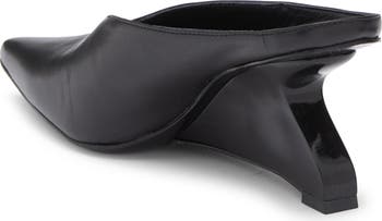 Wei Pointed Toe Pump