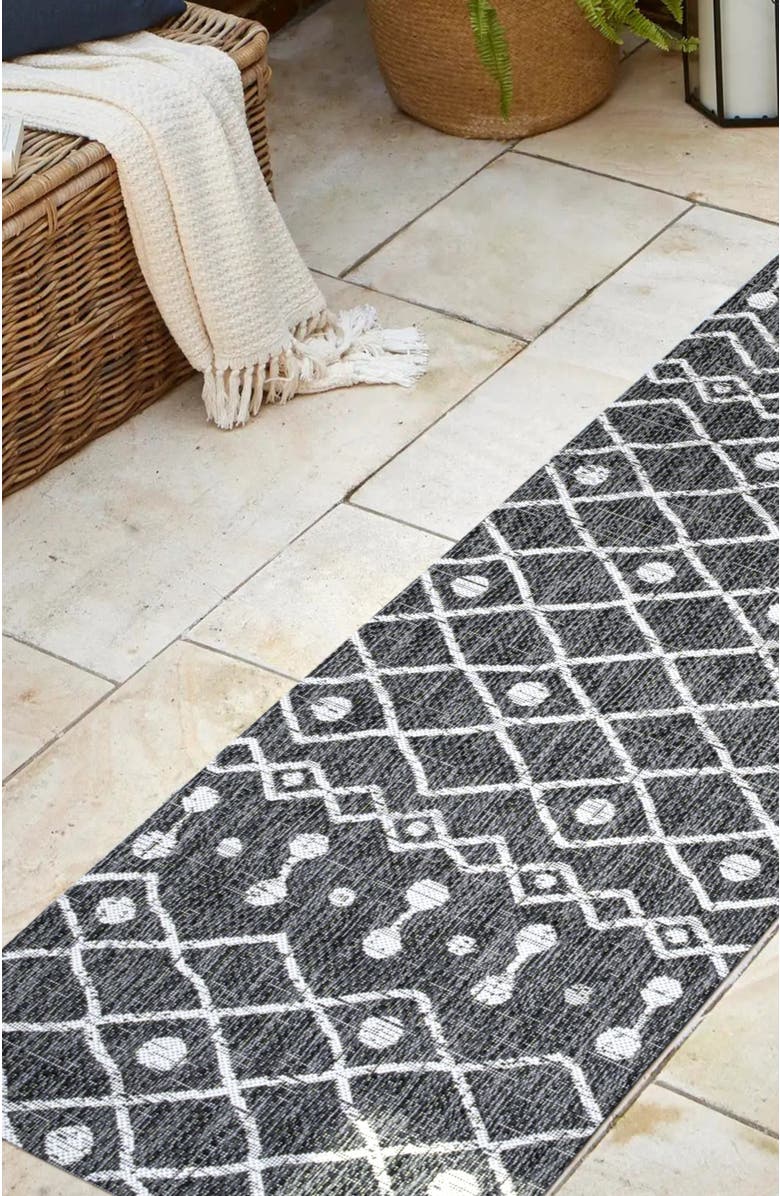 JONATHAN Y Nokat Bohemian Indoor/Outdoor Area Rug, Alternate, color, Black/Ivory