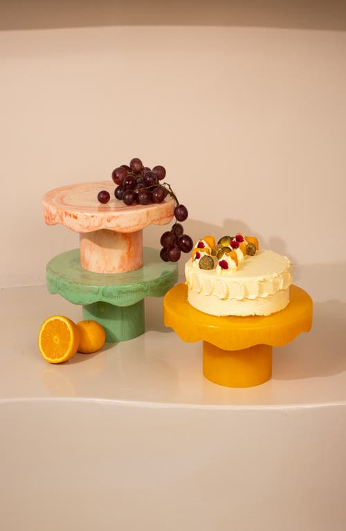 Casa Amarosa Scallop Resin Cake Stand