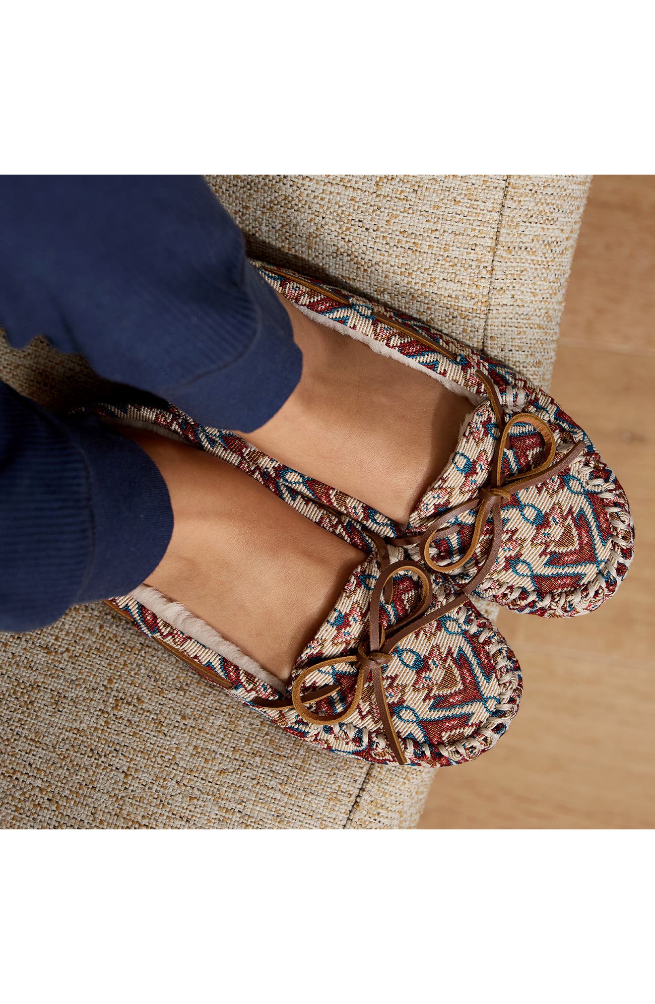 Minnetonka Cally Faux Fur Lined Slipper, Alternate, color, Cream Minookamii