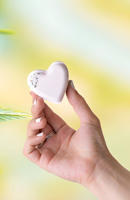Lizush Cbd Gift Box, 5 Hearts Shaped Shower Steamers In Assorted