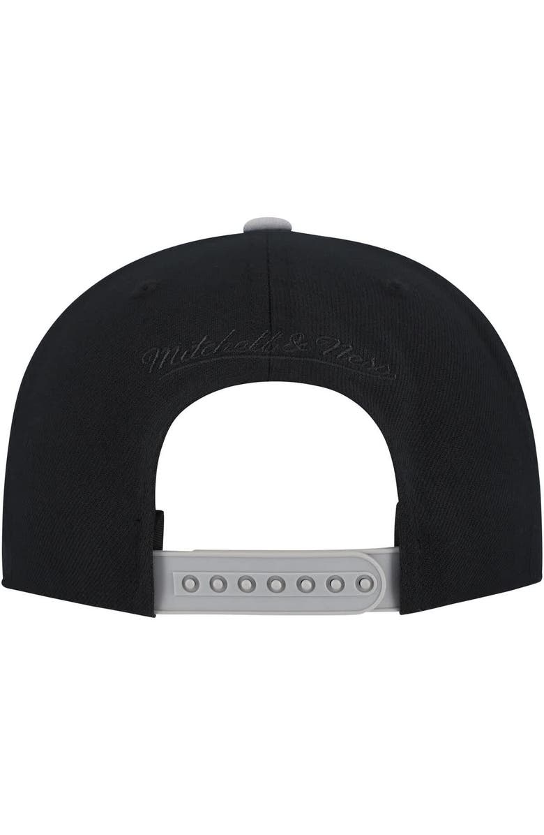 Mitchell & Ness Men's Mitchell & Ness Gray Chicago Bulls Core Snapback Hat, Alternate, color, Gray