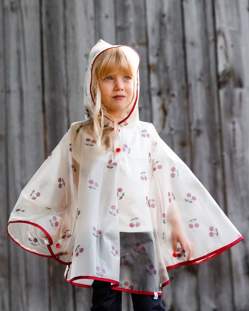 DEUX PAR DEUX DEUX PAR DEUX LITTLE GIRL'S RED CHERRY PRINTED RAIN CAPE