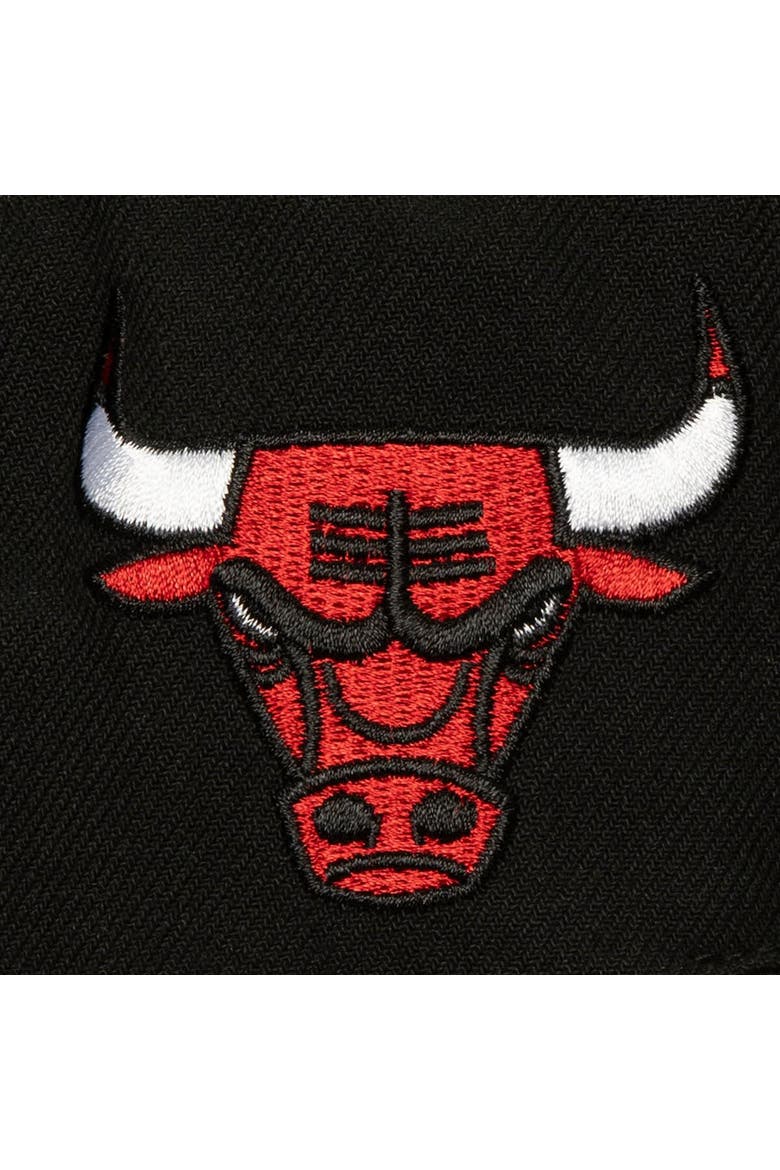 Men's Mitchell & Ness White/Black Chicago Bulls Retro Sport Color Block Script Snapback Hat, Alternate, color, White