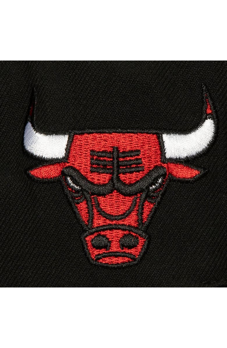 Mitchell & Ness Men's Mitchell & Ness White/Black Chicago Bulls Retro Sport Color Block Script Snapback Hat, Alternate, color,