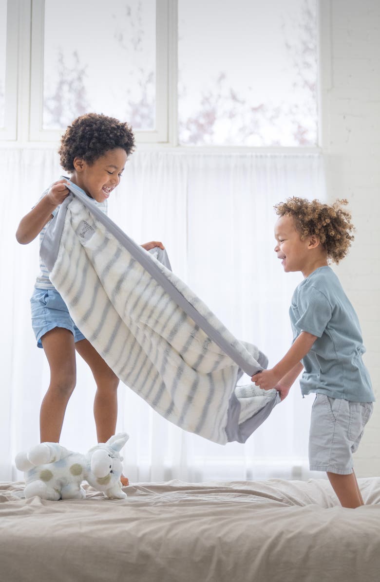 Little Giraffe Luxe Strand Faux Fur Blanket, Alternate, color, Silver