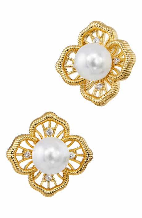 SAVVY CIE JEWELS Clover Shell Pearl Stud Earrings