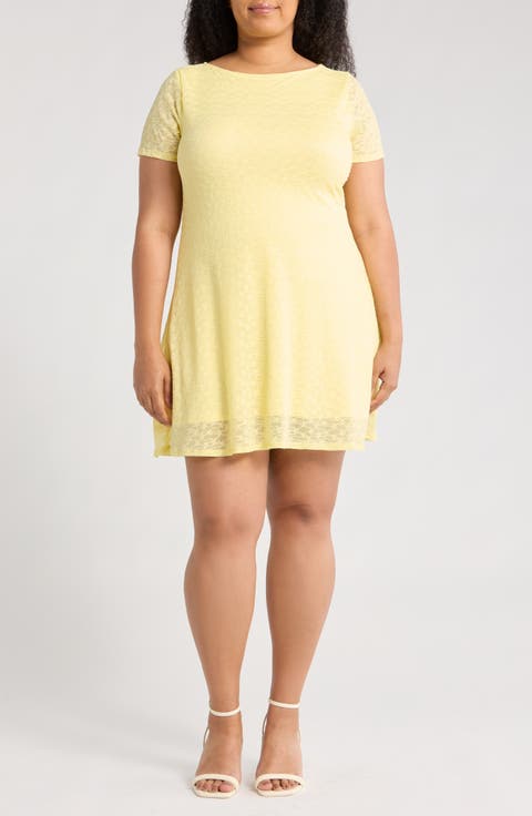 Short Sleeve Lace Trapeze Dress (Plus)