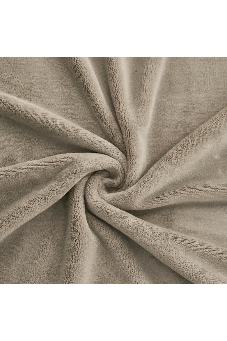 Coco Flannel Throw Blanket, Alternate, color, Island Fossil Brown