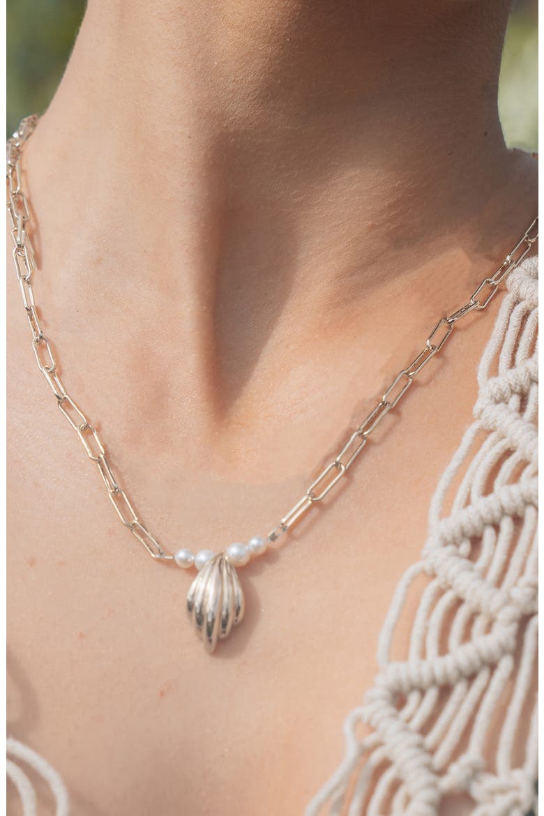 Chérie Faux Pearl Shell Pendant Necklace, Alternate, color, SILVER