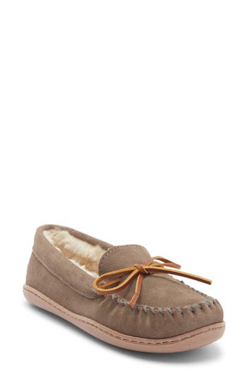 Minnetonka Suede Faux Fur Slipper In Nude