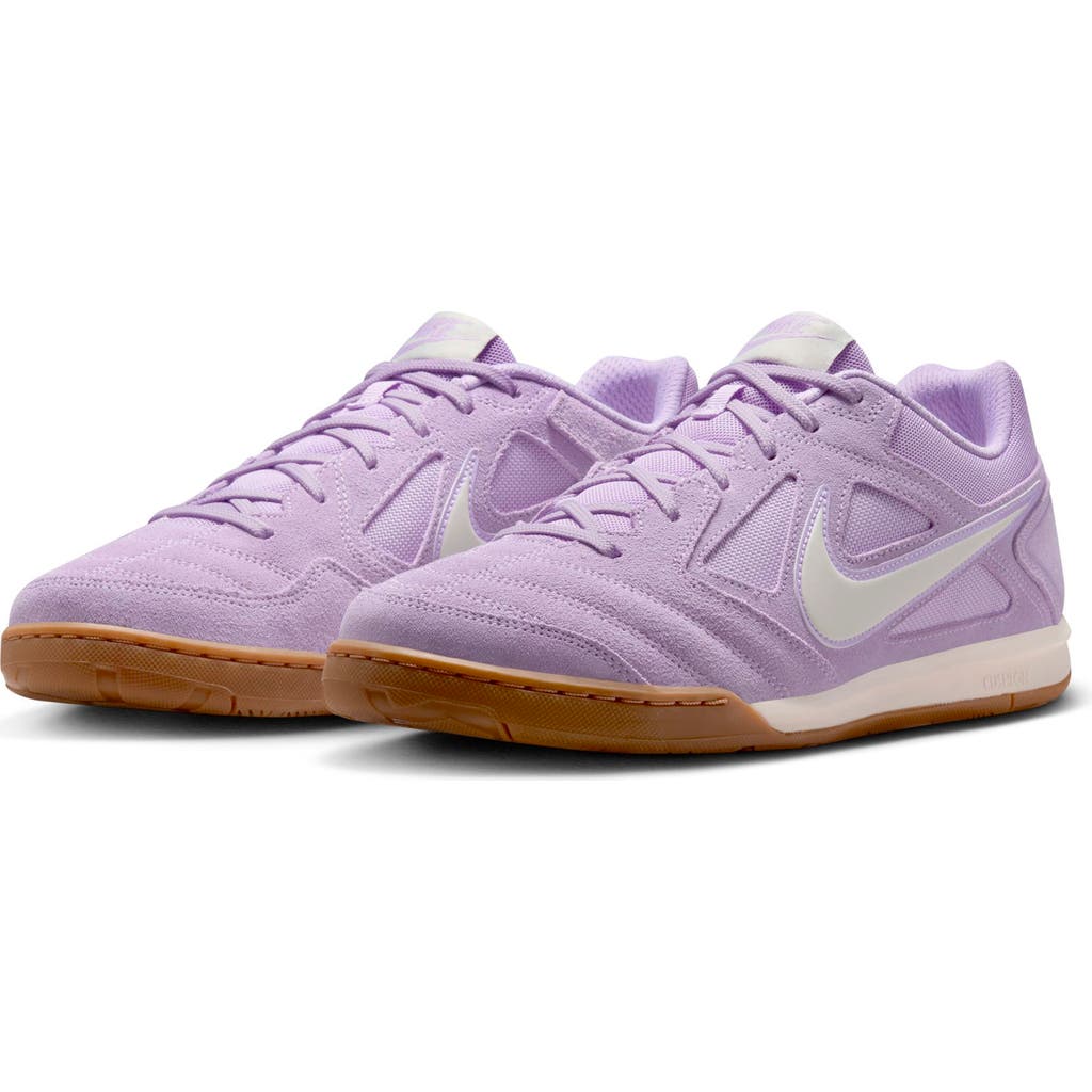 Nike Gato Soccer Sneaker