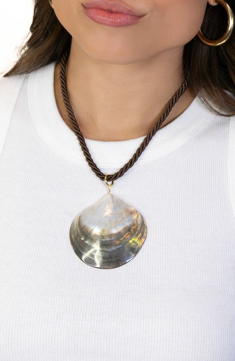 MARLYN SCHIFF Marina Shell Pendant Necklace, Alternate, color, Brown Shell