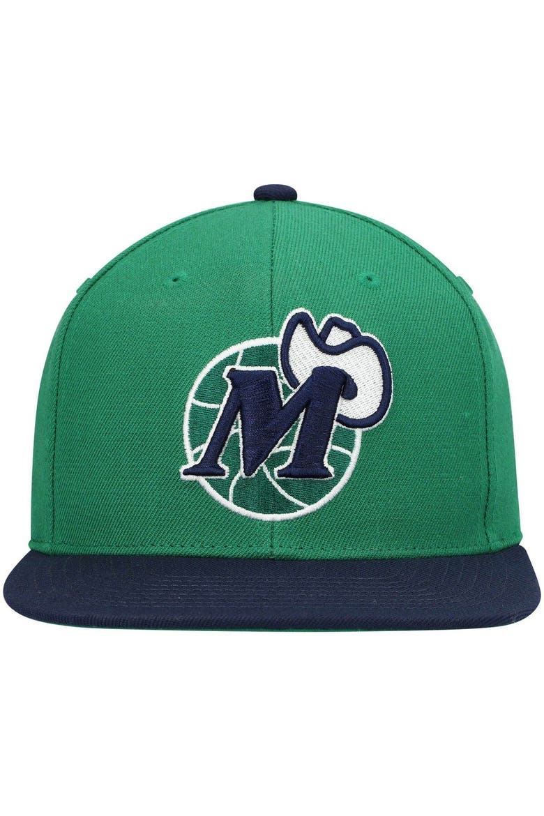 Men's Mitchell & Ness Green/Navy Dallas Mavericks Hardwood Classics Team Two-Tone 2.0 Snapback Hat, Alternate, color, Green