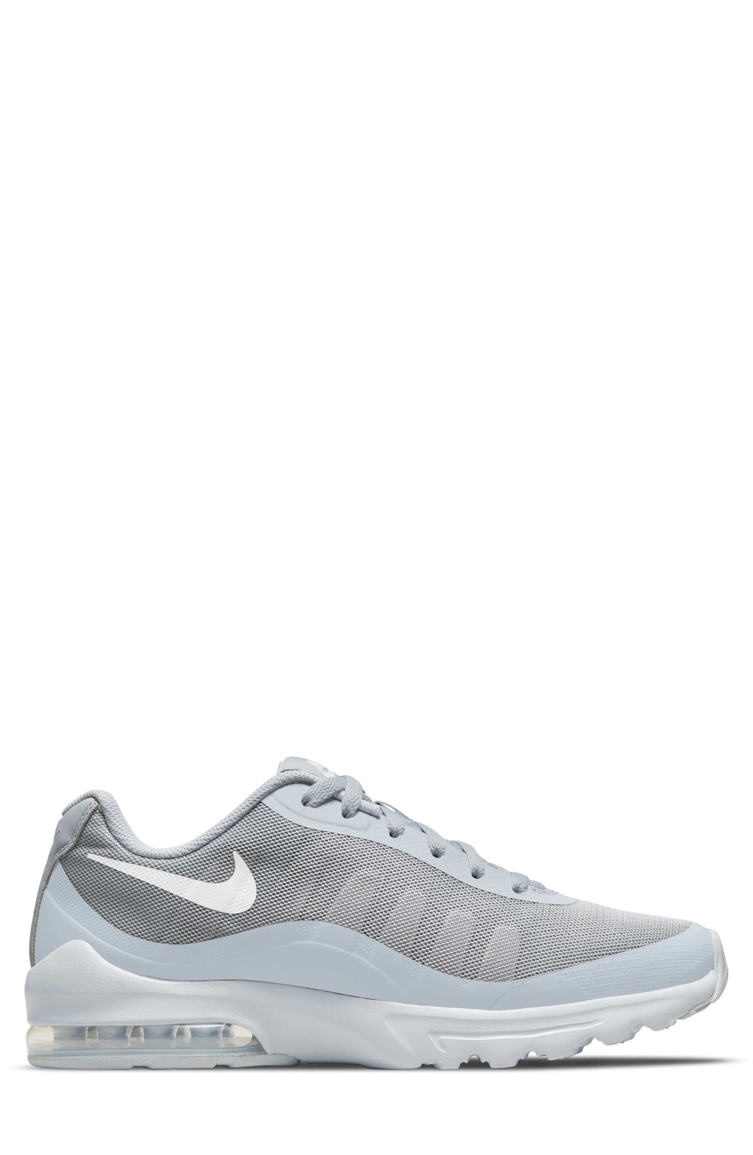 Air Max Invigor Sneaker, Alternate, color, WOLF GREY/WHITE