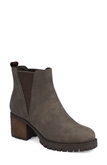 Mia Jody Ribbed Lug Sole Chelsea Boot In Brown