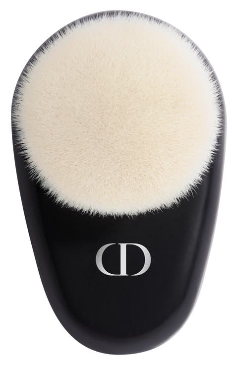 No. 18 Backstage Face Brush
