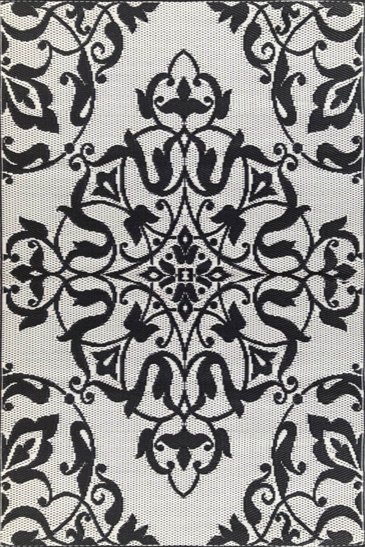 Black White - 6'x9'