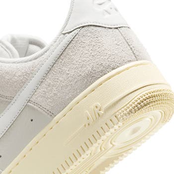 Air Force 1 '07 LV8 Basketball Sneaker