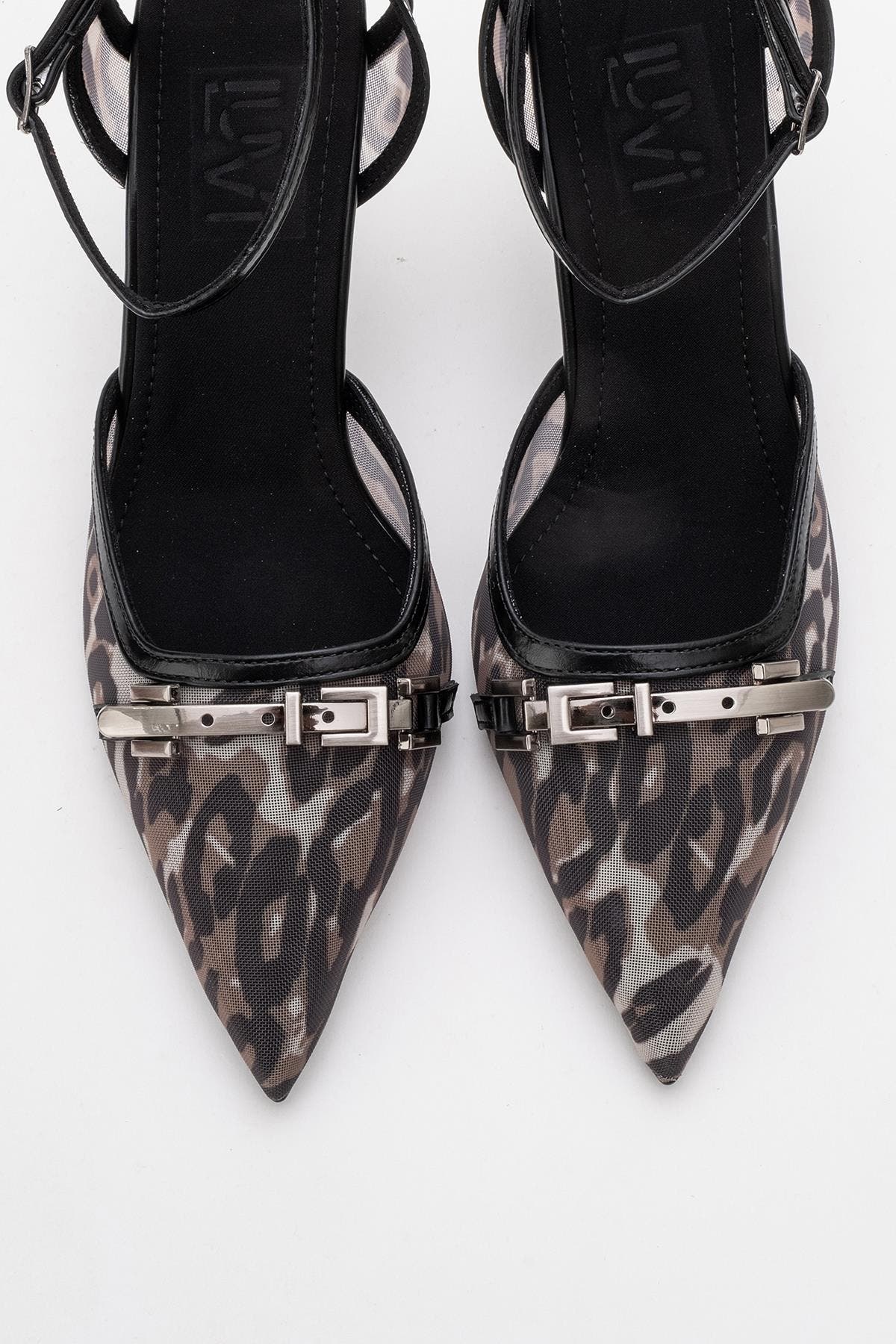 Giorno Ankle Strap Stiletto Pump, Alternate, color, Black