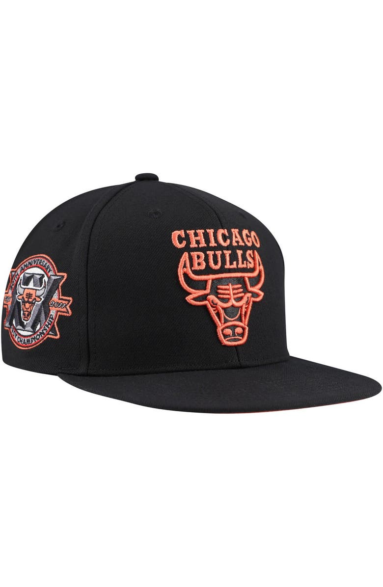 Mitchell & Ness Men's Mitchell & Ness Black Chicago Bulls Core Snapback Hat, Alternate, color, 