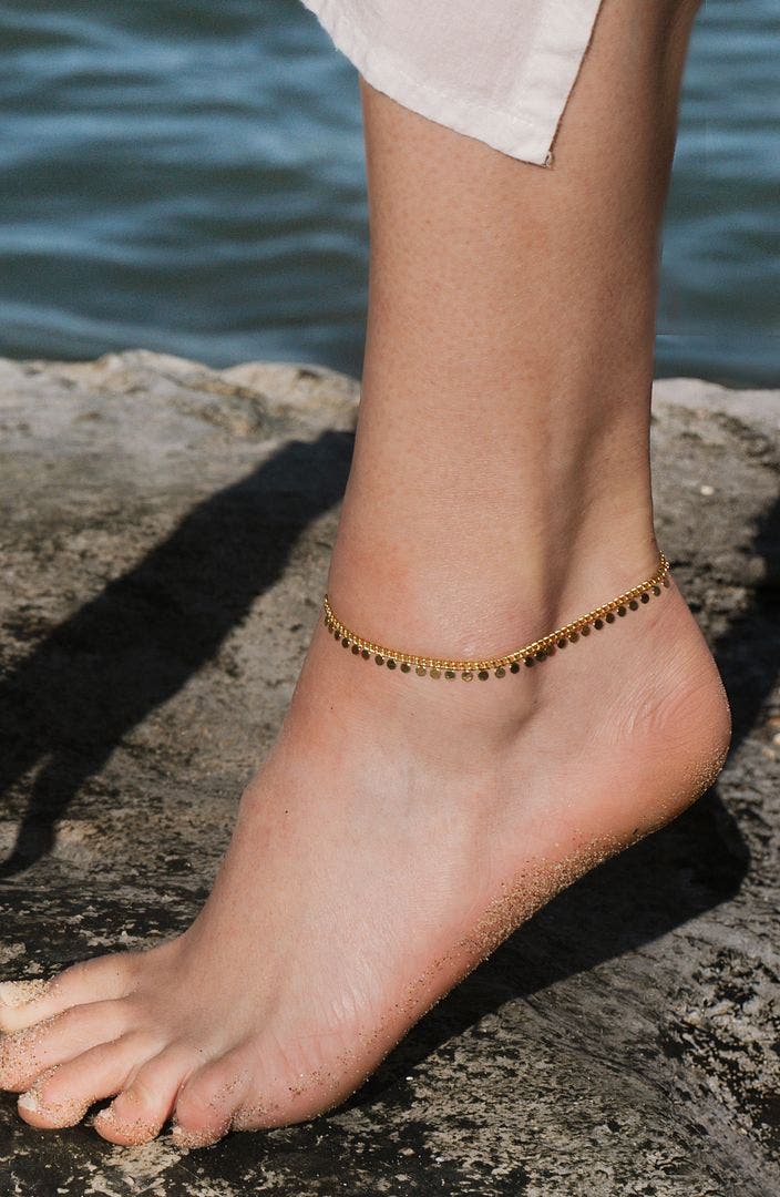 Женские аксессуары Satya Jewelry Shine a Light Gold Coin Chain Anklet — фото 4