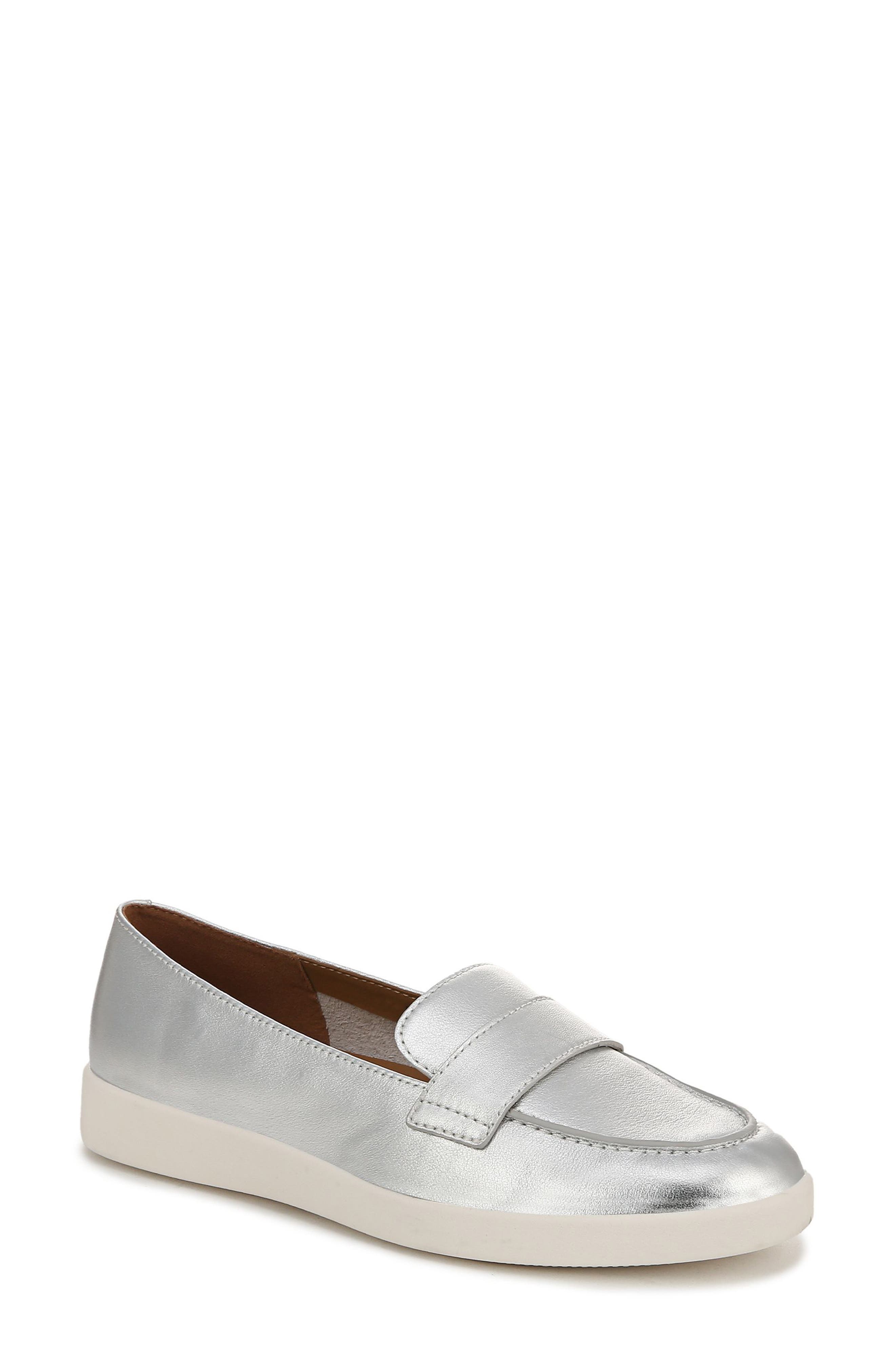Naturalizer Karis Loafer