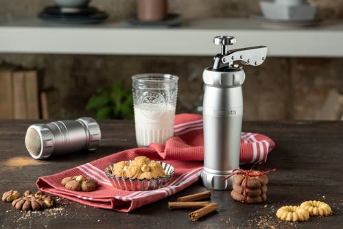 Marcato Design Series Biscuit Maker Press, Includes 20 Cookie Disc Shapes