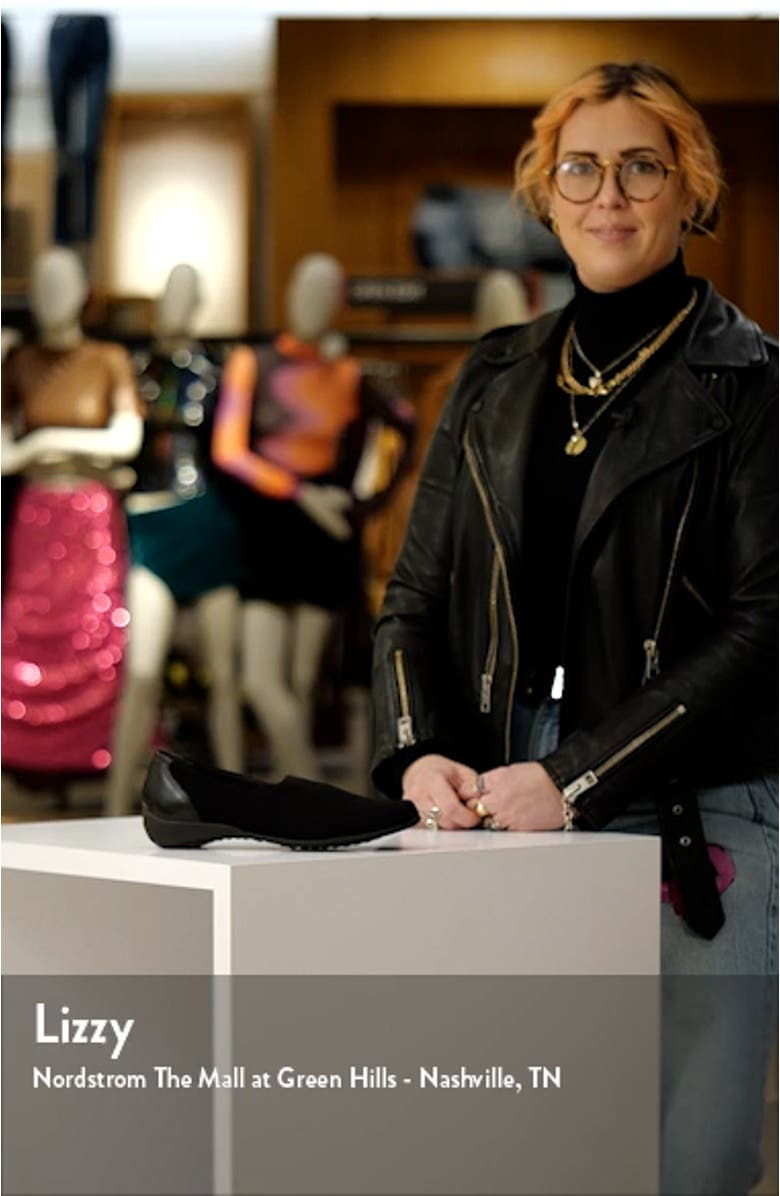 munro traveler slip on