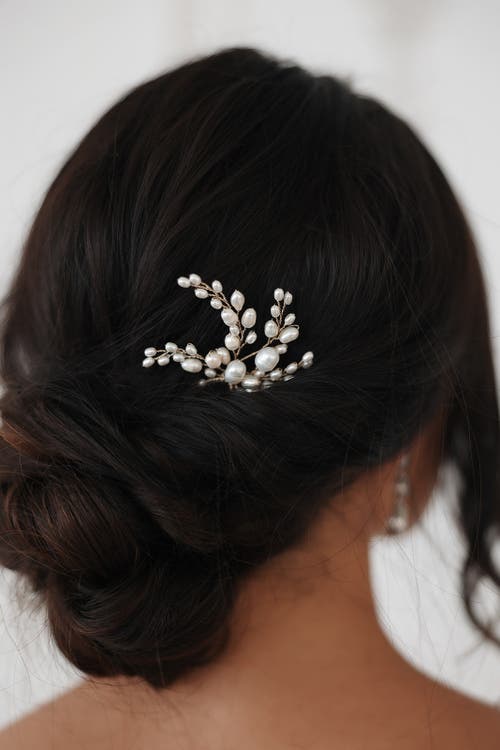 Untamed Petals Poetry Freshwater Pearl Hair Pin In Gold