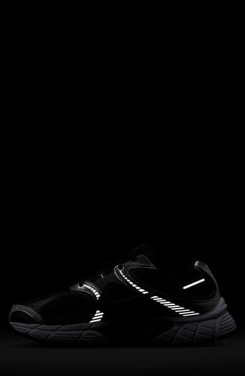 V5 RNR Sneaker