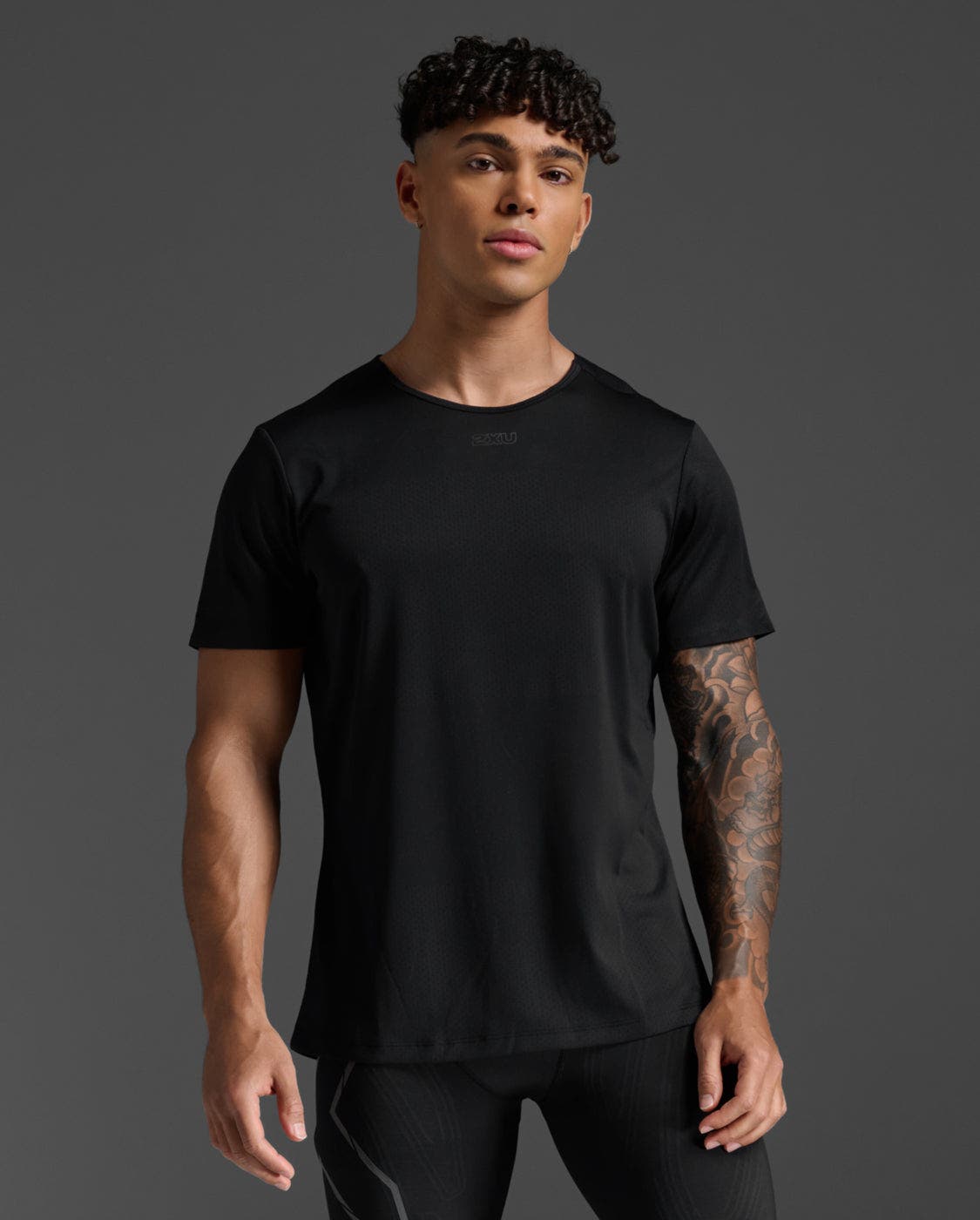 2xu Light Speed Tech Tee In Black