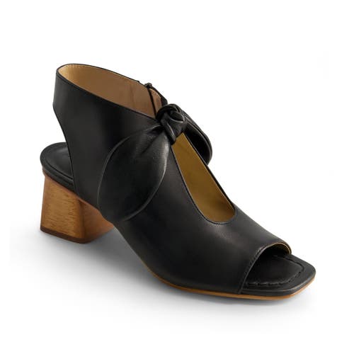 Bernardo Footwear Lizzie Sandal In Black