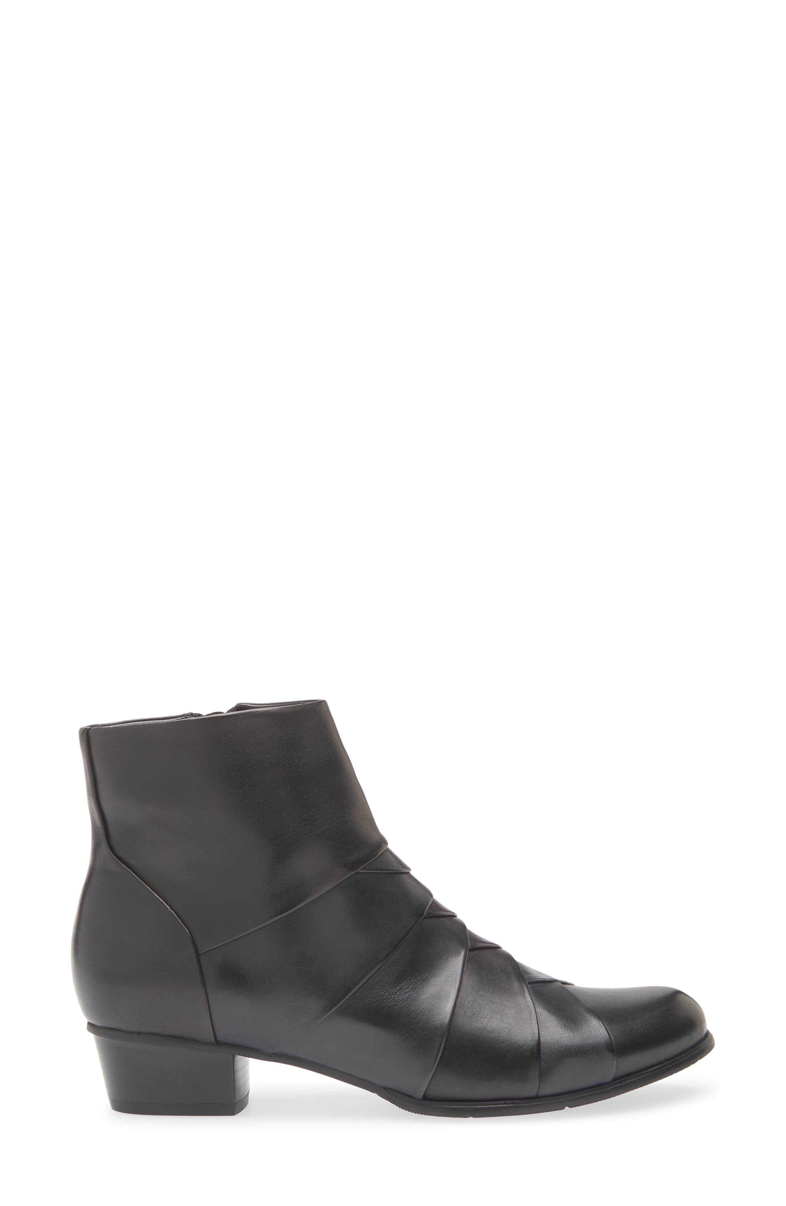 Regarde Le Ciel Stefany Block Heel Bootie, Alternate, color, Black/ Navy