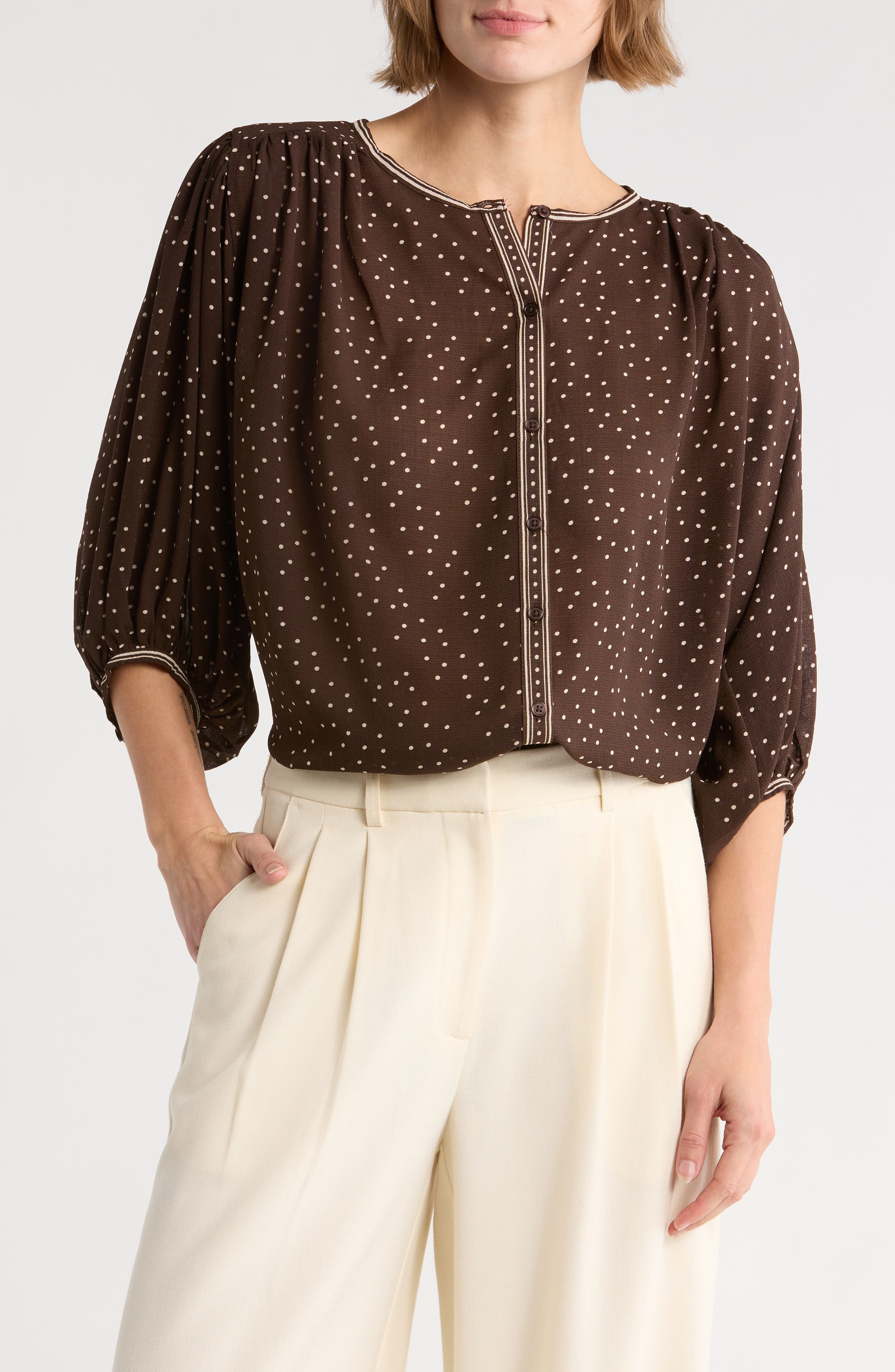 MAX STUDIO Button Front Top