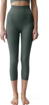 Born Living Yoga Eris Seamless Capri Sports Legging