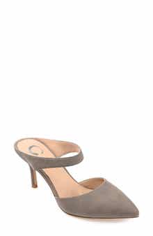 Journee Collection Maevali Pump